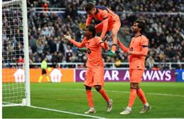 Wayne Rooney không đồng ý với quan điểm của Alan Shearer về Newcastle 