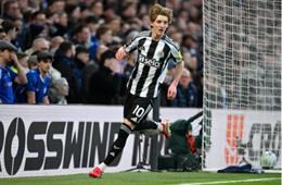 Anthony Gordon đáp trả nhận định của Alan Shearer và Wayne Rooney