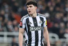 Arsenal đưa hậu vệ của Newcastle vào tầm ngắm