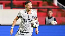 Joachim Low thừa nhận thất vọng khi Mesut Ozil giã từ đội tuyển Đức