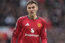 Gary Neville dự đoán sao 50 triệu bảng rời MU ở Hè 2026