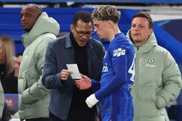 Hành động khó hiểu của HLV Liam Rosenior