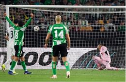 Siêu phẩm từ cự ly gần 40 mét của Sofyan Amrabat 