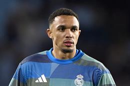 Alexander-Arnold bị loại khỏi đội hình Real Madrid vì đi muộn