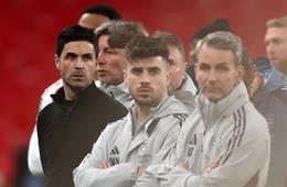 Ngoại hạng Anh là danh hiệu duy nhất của Arsenal mùa này