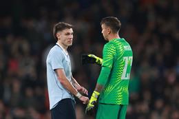 Ugarte nhận 2 thẻ vàng nhưng không bị truất quyền thi đấu