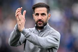 William Gallas khuyên Chelsea không nên ký hợp đồng với Cesc Fabregas 