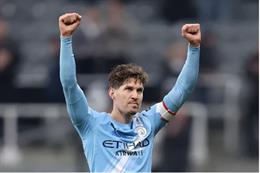 Chelsea được khuyên nên chiêu mộ John Stones của Man City