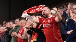 CĐV Liverpool dọa biểu tình vì giá vé, gây sức ép lên chủ sở hữu