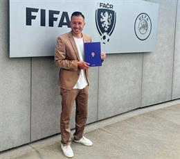 Tuyển thủ Việt kiều đời đầu có bằng HLV cao nhất châu Âu