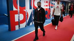 Mohamed Salah ngồi dự bị ở trận thua của Liverpool trước PSG