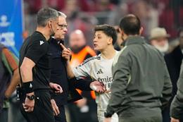 Cảnh tượng hỗn loạn sau đại chiến giữa Bayern và Real