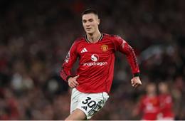 Michael Carrick được khuyên nên để Benjamin Sesko dự bị trước Chelsea