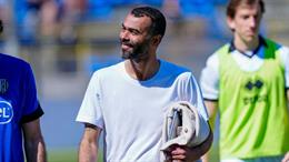 Ashley Cole: “Thiếu cơ hội dẫn dắt ở Anh khiến tôi nản lòng