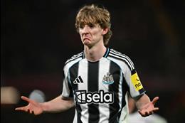 Vì sao Anthony Gordon vắng mặt trước Bournemouth?