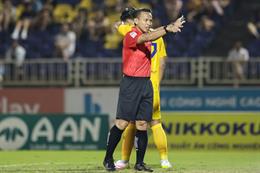 Hai trận đấu vòng 20 V.League có trọng tài ngoại