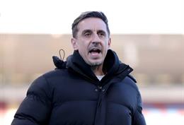 Gary Neville chỉ trích BLĐ Chelsea khi sa thải Rosenior