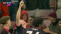 Sao Nottingham tặng bàn thắng vào lưới Sunderland cho người mẹ mới qua đời 