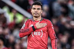 Casemiro ăn mừng đầy cảm xúc, tri ân Man United trong chiến thắng trước Brentford