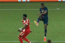 Tranh cãi bùng nổ sau quả phạt đền của PSG trước Bayern