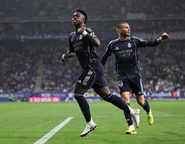 Vinicius lập cú đúp, Real Madrid ngăn Barca đăng quang sớm