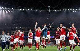 Chờ Arsenal viết nên lịch sử