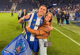 Cựu cầu thủ Southampton, Jan Bednarek bị cướp tại nhà riêng