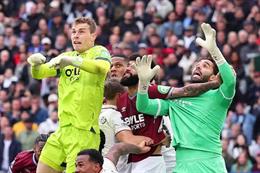 2 huyền thoại MU bất đồng quan điểm về bàn thắng bị từ chối của West Ham