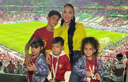 Bạn gái Cristiano Ronaldo gây ấn tượng với bikini 
