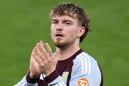 HLV Aston Villa chỉ trích Liverpool
