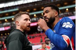 Steven Gerrard chỉ ra sai lầm của HLV Calum McFarlane trước Man City