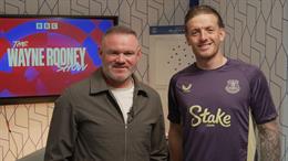 Rooney có thể phải phẫu thuật sau khi cản phá cú sút của Pickford
