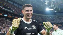 Emiliano Martinez bị gãy ngón tay trước chung kết Europa League