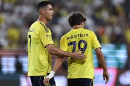 Joao Felix vượt mặt Ronaldo