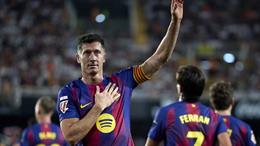 Lewandowski ghi bàn trong ngày chia tay Barcelona