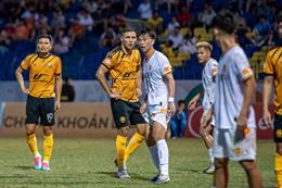 Nhờ đối thủ phản lưới, HLV HAGL phủ nhận bàn thắng may mắn