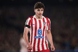 Atletico Madrid công kích Barcelona vì vụ Julian Alvarez