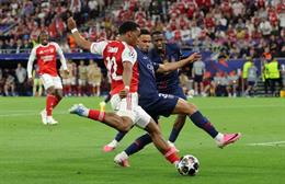 Sir Alex Ferguson nói gì về màn trình diễn của Arsenal trước PSG?