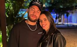 Bạn gái Neymar nhận mưa lời khen trong bộ ảnh mới