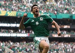 Raul Jimenez bật khóc sau khi ghi bàn thắng ở trận mở màn World Cup 2026