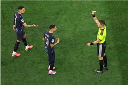 VAR làm điều này lần đầu tiên trong lịch sử VCK World Cup