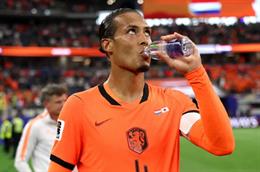 Rafael van der Vaart chỉ trích Virgil van Dijk
