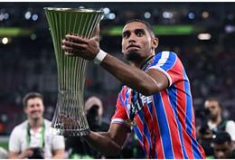 Chelsea nâng cấp hàng thủ bằng sao Crystal Palace