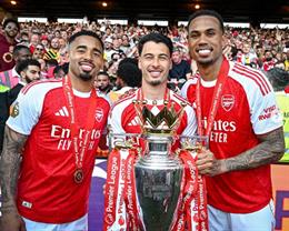 Huyền thoại ủng hộ Arsenal bán 3 cầu thủ