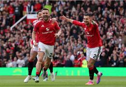 Luke Shaw phải giảm lương để ở lại MU
