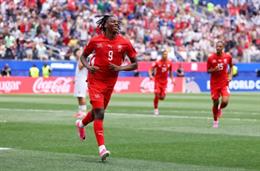 Bayern Munich được khuyên nên vượt mặt MU vụ Johan Manzambi