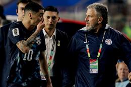 Sao Paraguay nhận thẻ đỏ lịch sử tại World Cup