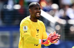 Chelsea đang đàm phán với người đại diện của Mike Maignan