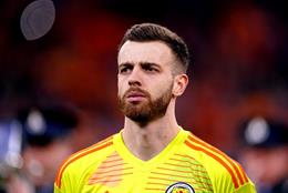 Man United bất ngờ nhắm thủ môn của tuyển Scotland