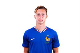 Tiểu sử cầu thủ Mathys Detourbet - tiền đạo Man City